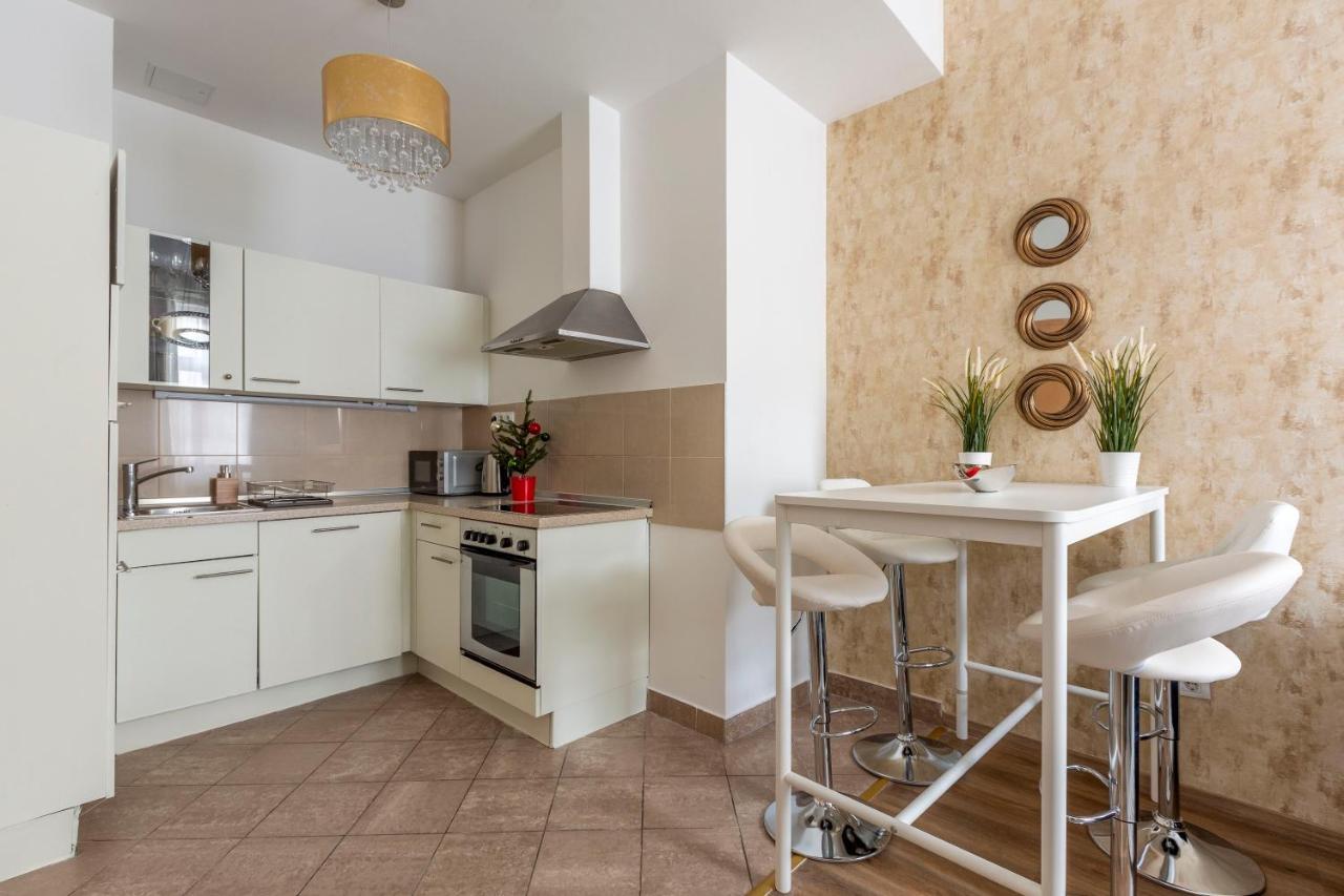 Explore Budapest From A Luxurious Cozy Apartment Exterior foto