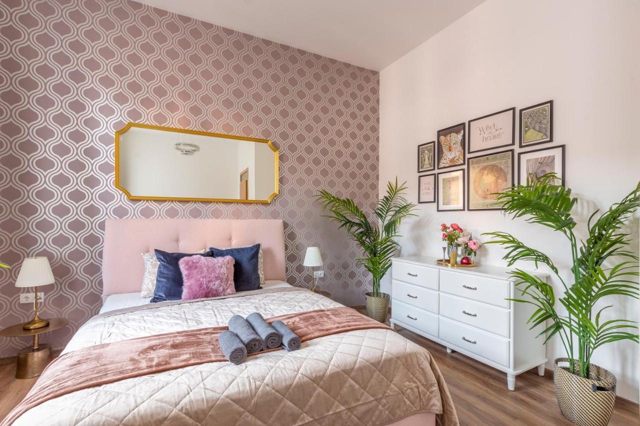 Explore Budapest From A Luxurious Cozy Apartment Exterior foto