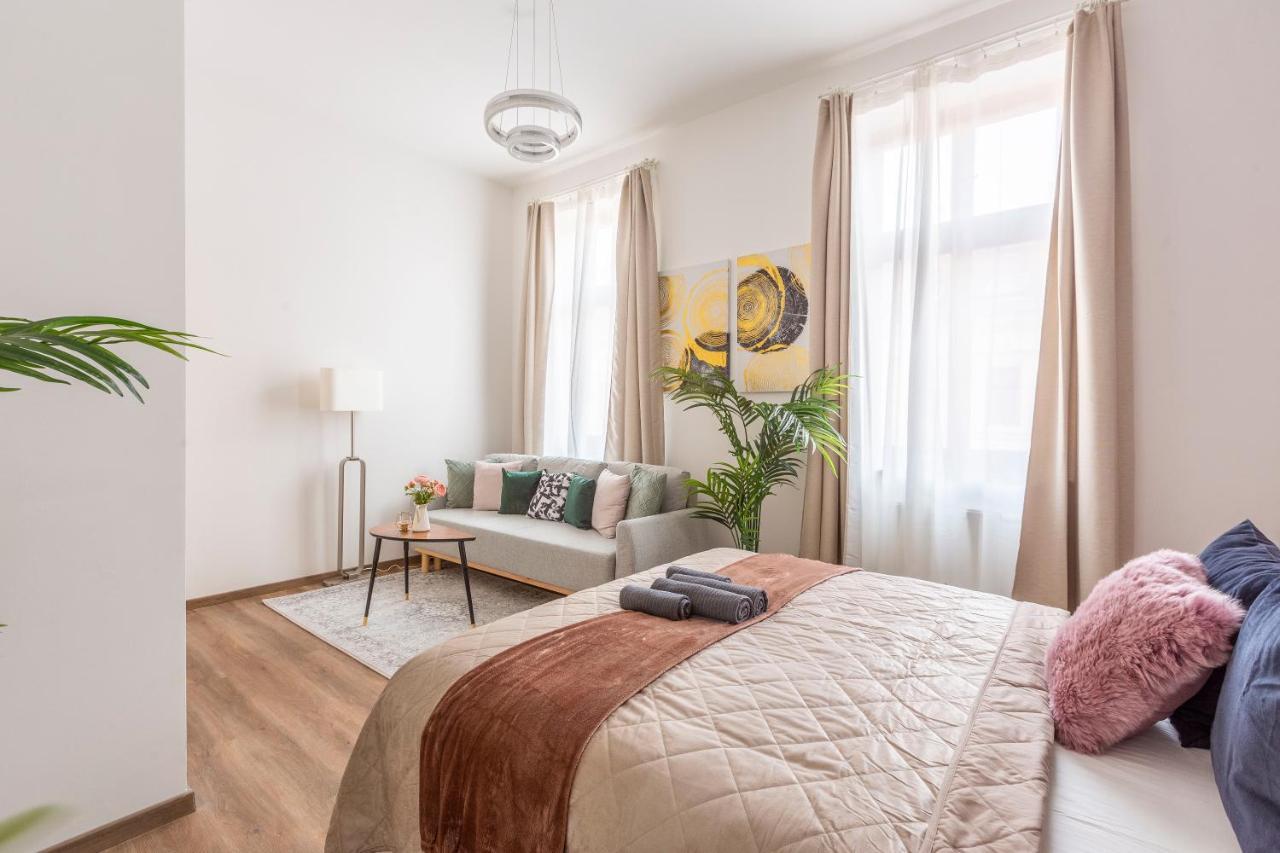 Explore Budapest From A Luxurious Cozy Apartment Exterior foto