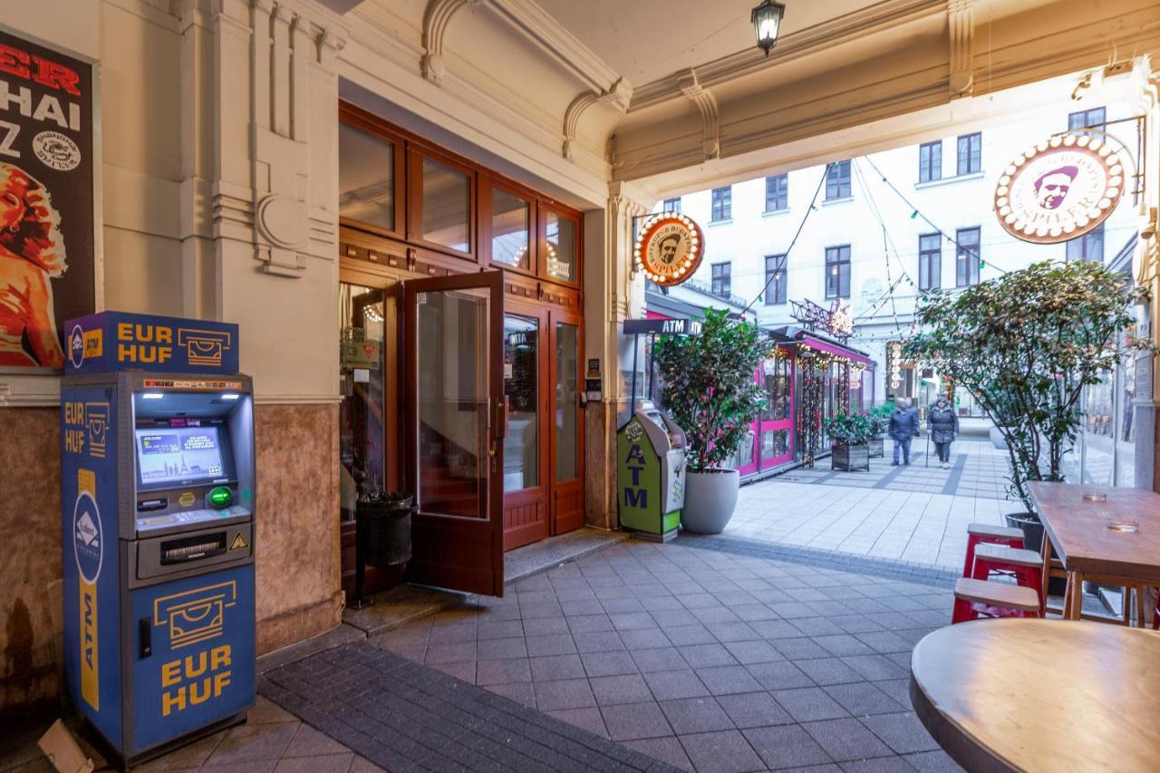 Explore Budapest From A Luxurious Cozy Apartment Exterior foto