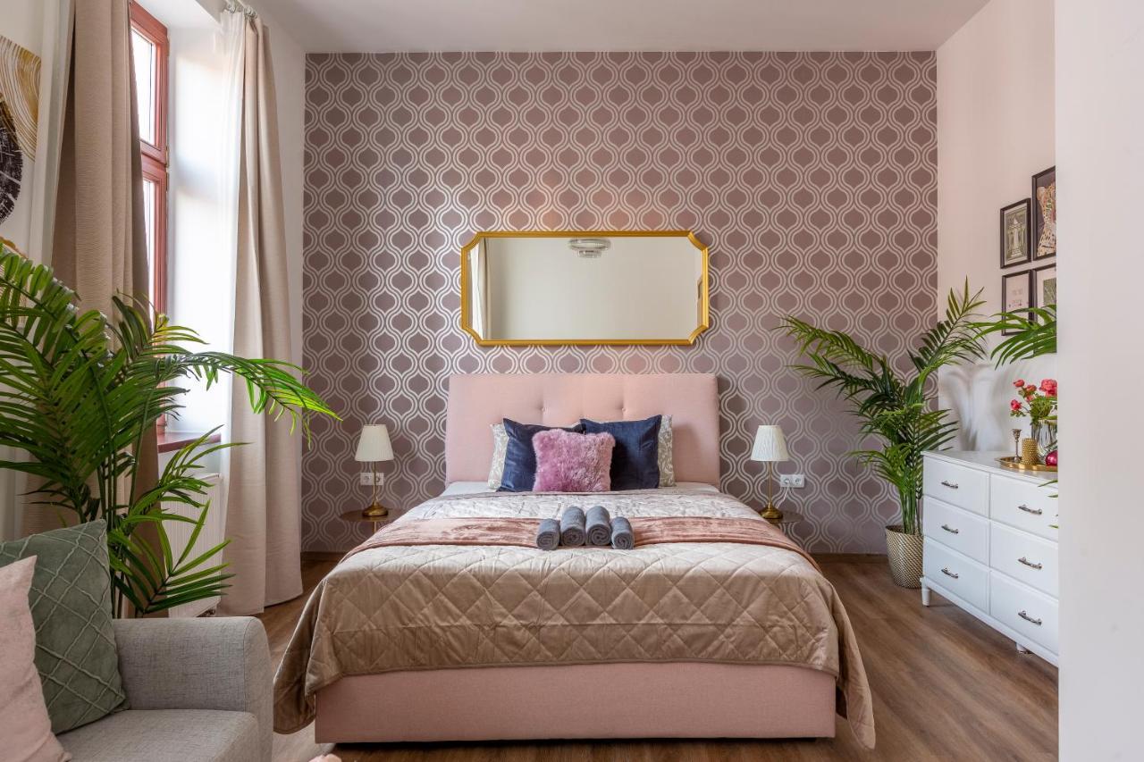 Explore Budapest From A Luxurious Cozy Apartment Exterior foto